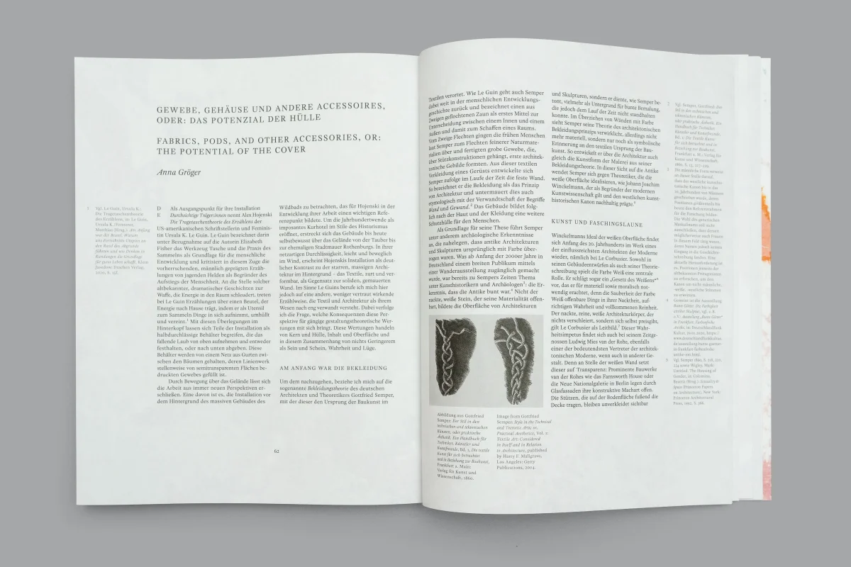 German and English essay spread with narrow text columns and a small black and white object illustration along the lower edge.
